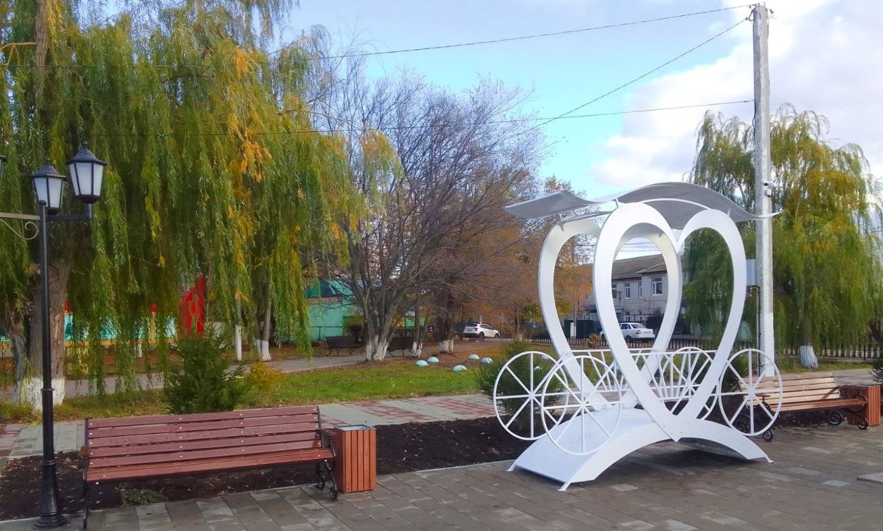 Центральную площадь в саратовском райцентре превратили в полноценную зону отдыха Центральную площадь в саратовском райцентре превратили в полноценную зону отдыха